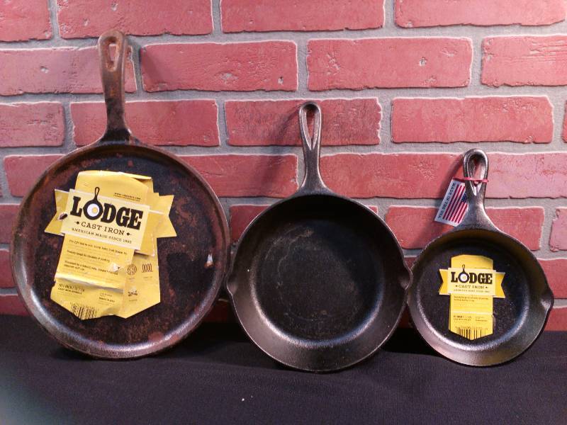 lot 25 image: Lodge Cast Iron Skillets  Pans