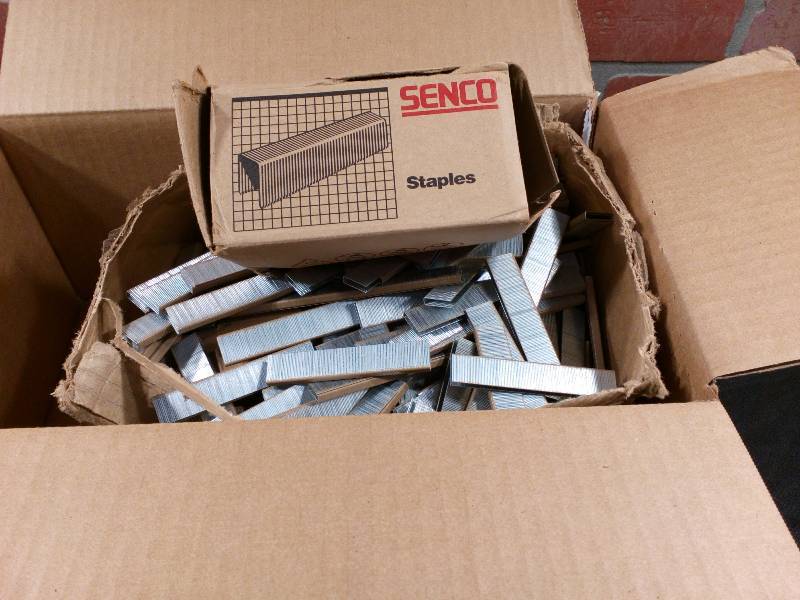lot 49 image: Senco Galvanized Staples