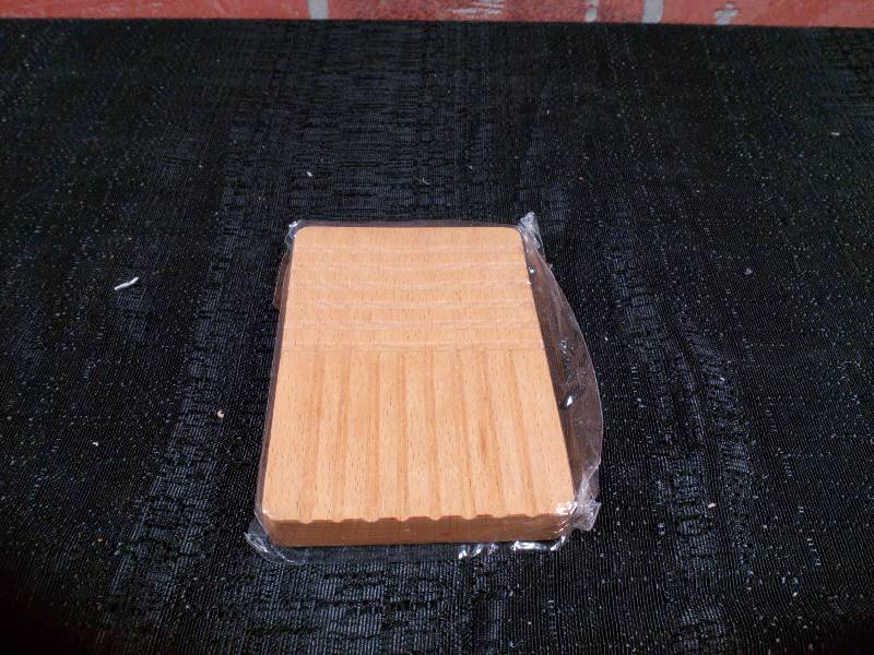 lot 146 image: Soapania Dual Grooved Dish (Beech Wood Soap Dish)