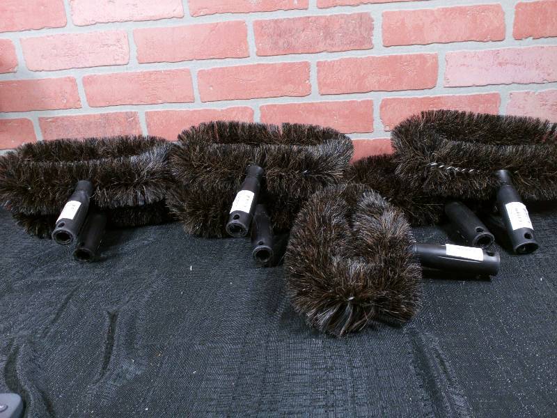 lot 156 image: Unger StarDuster Duster Brushes