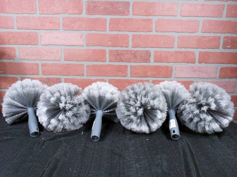 lot 157 image: Unger StarDuster CobWeb Dusters