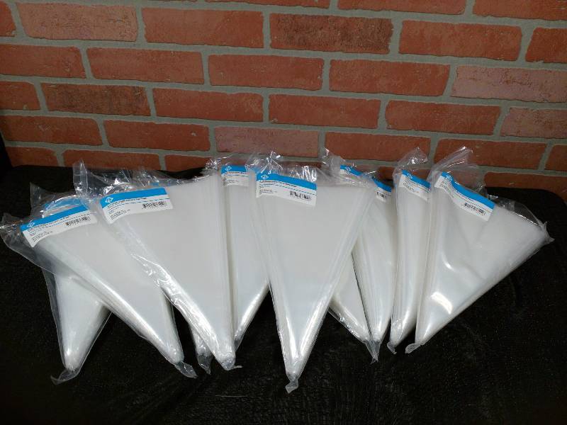 lot 163 image: Pfeil and Holing 12 Disposable Decorating Bags