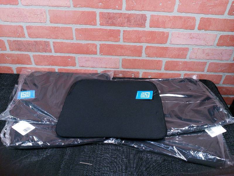 lot 171 image: Travelers Choice Golden Pacific Tablet Safekeep Padded Laptop Sleeves