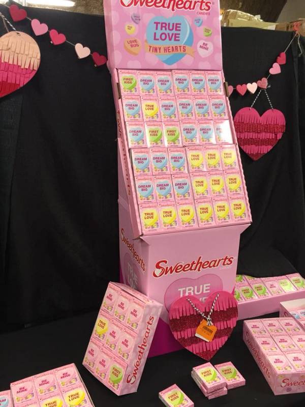 lot 288 image: Sweethearts Candy & Display