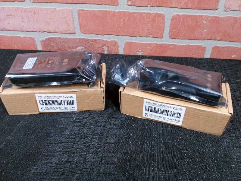 lot 208 image: LIthium Ion Batteries DC 7.4V Li-ion 2200mAh