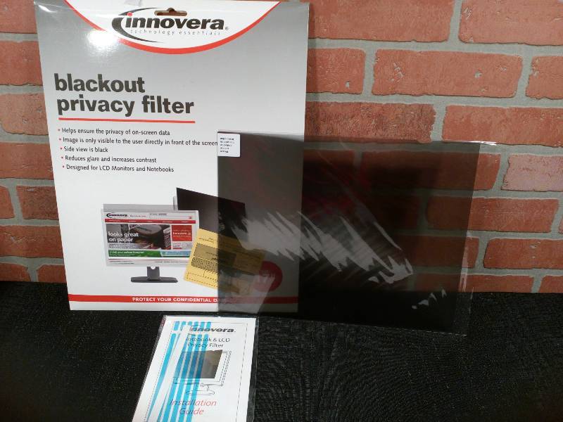 lot 221 image: Innovera Blackout Privacy Filter 17 LCD
