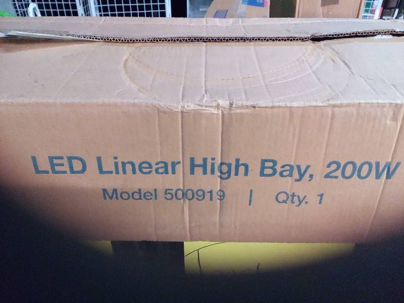 lot 276 image: Global LED Linear High Bay 100W 9950 Lumens 4000K Dimmable