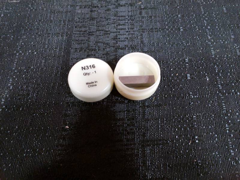 lot 102 image: Magnets