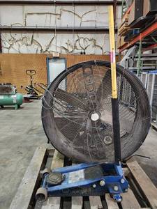 lot 45525 image: Napa 3 Ton Floor Jack