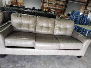 lot 45541 image: Toupe Full Sizes Couch
