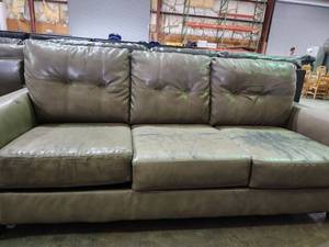 lot 45544 image: Toupe Full Size Couch