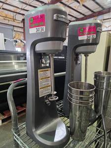 lot 34134 image: Hamilton Beach Milkshake Machine W 4 Stainless Steel Cups