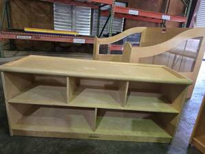 lot 34136 image: Lakeshore 5 Compartment Cubbie