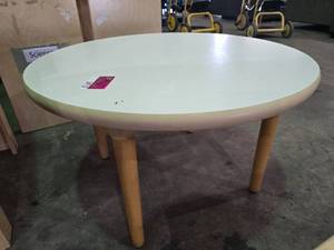 lot 34157 image: Jonti Craft&nbspRound Childrens Table