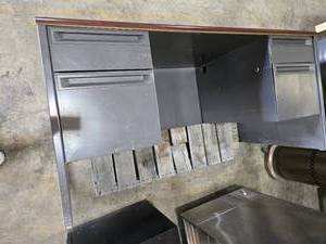 lot 34099 image: Metal Desk W Wood Top, and 4 Drawers