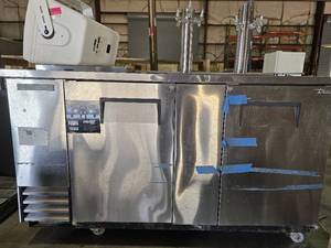 lot 34104 image: True Model TDD-3CT-S Beer Cooler
