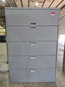 lot 34106 image: 4 Drawer Lateral File Cabinet