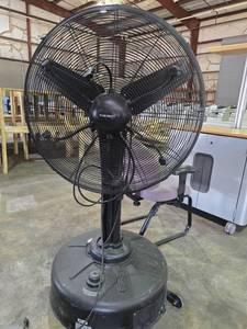 lot 34110 image: Aurrmist 30in Misting Fan (Needs Work)