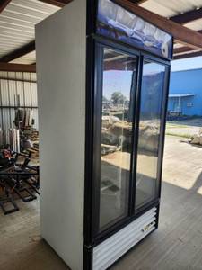 lot 34003 image: True Double Door Refrigerator Model GDM-35