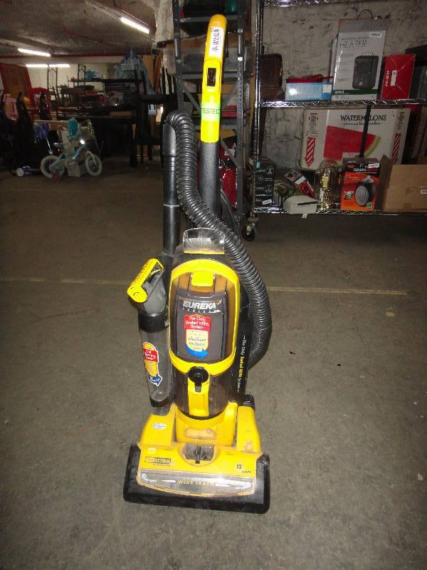 lot 750 image: Vacuum Cleaner