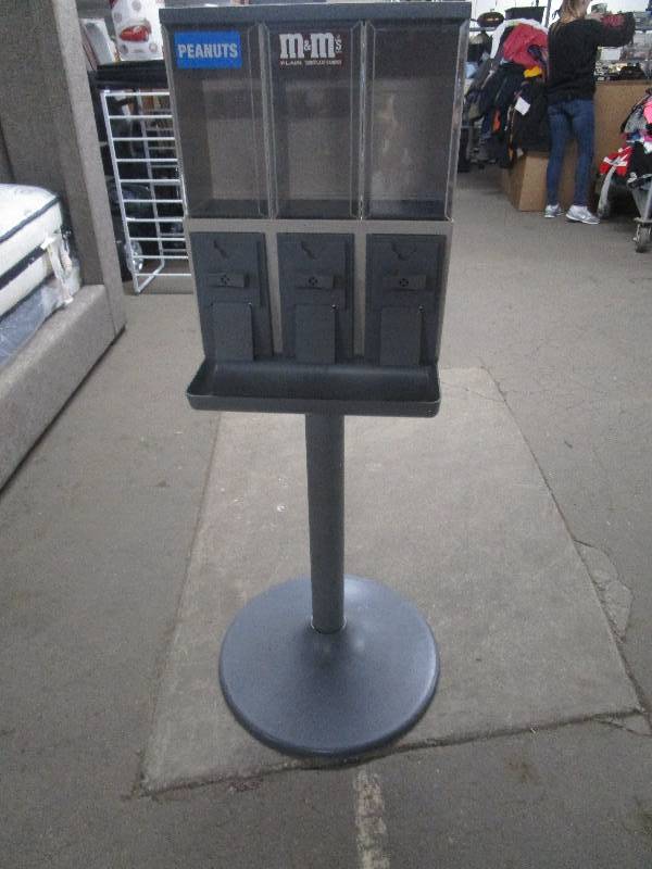 lot 752 image: Vendstar 3000 Candy Quarter Vending Machine small business investment No Keys