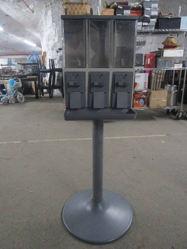lot 756 image: Vendstar 3000 Candy Quarter Vending Machine small business investment with Keys