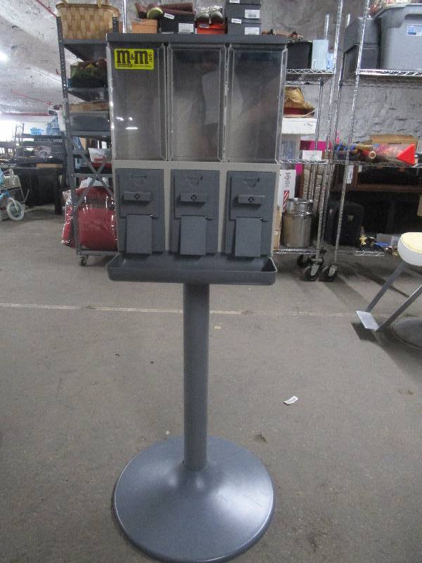 lot 757 image: Vendstar 3000 Candy Quarter Vending Machine small business investment No Keys