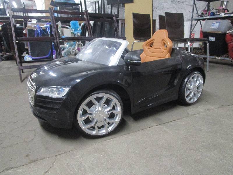 lot 762 image: Audi Kiddie Car