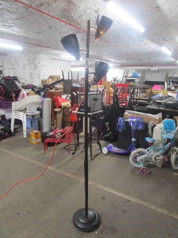 lot 1004 image: Floor Lamp