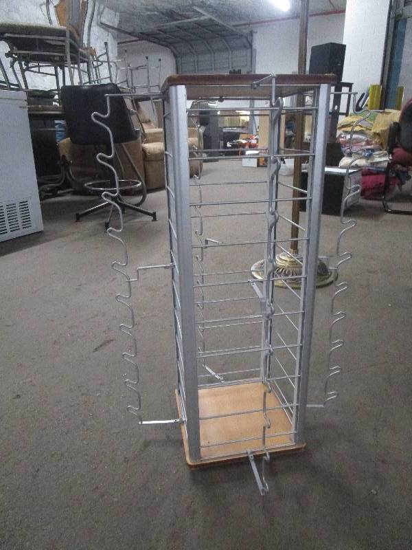 lot 1008 image: Sunglasses Rack