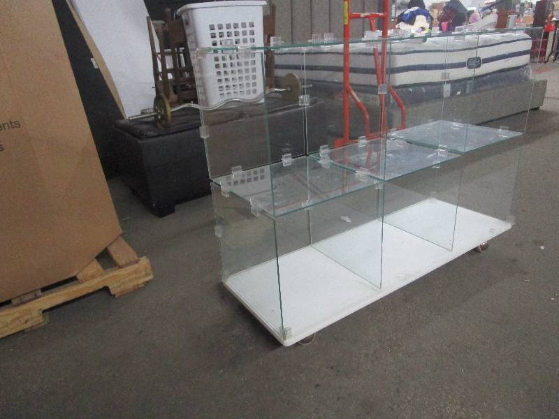 lot 1010 image: Rolling Glass Display Case