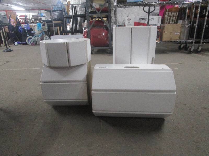 lot 1012 image: Octagon Display Cubes