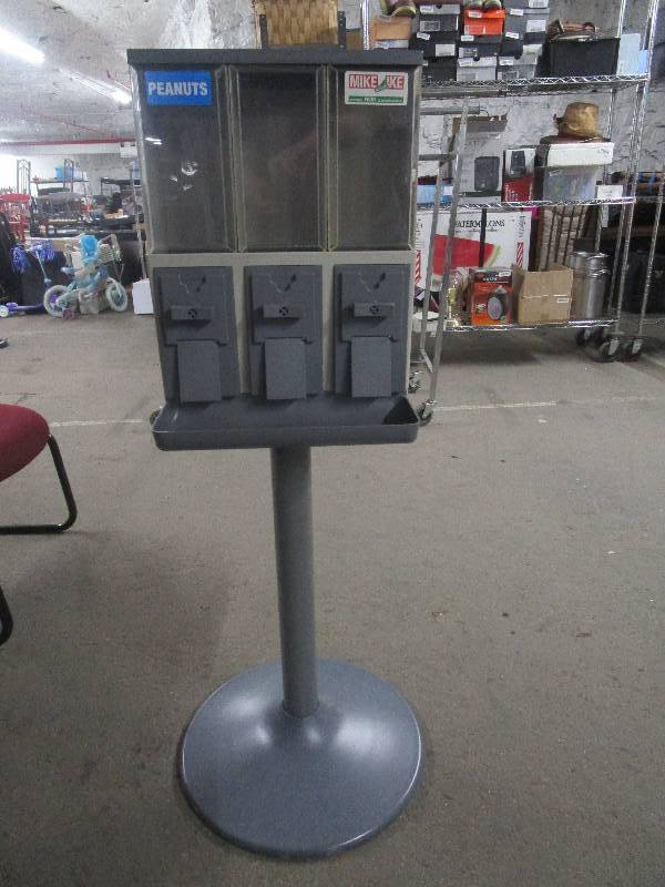 lot 1013 image: Vendstar 3000 Candy Quarter Vending Machine small business investment No Tubular