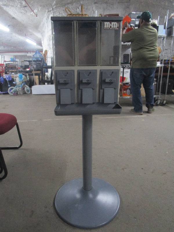 lot 1016 image: Vendstar 3000 Candy Quarter Vending Machine small business investment No Keys