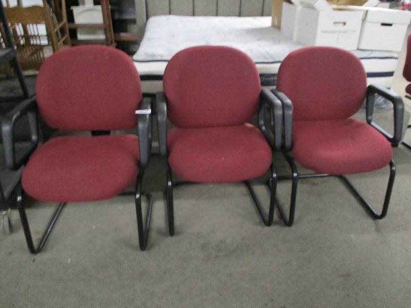 lot 1023 image: Lot of Heavy Duty Office Chairs