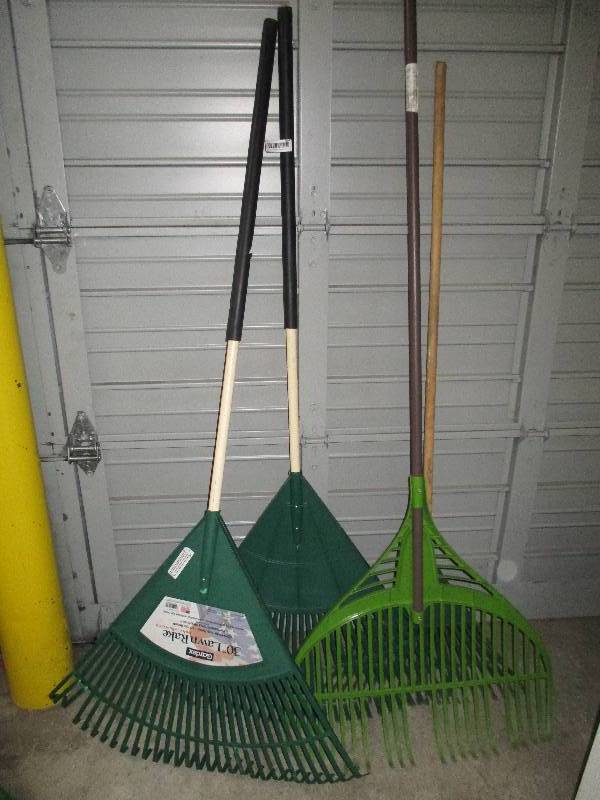 lot 534 image: Lot of Rakes