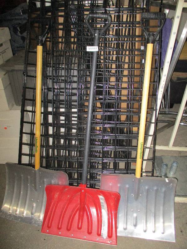 lot 535 image: Lot of Shovels