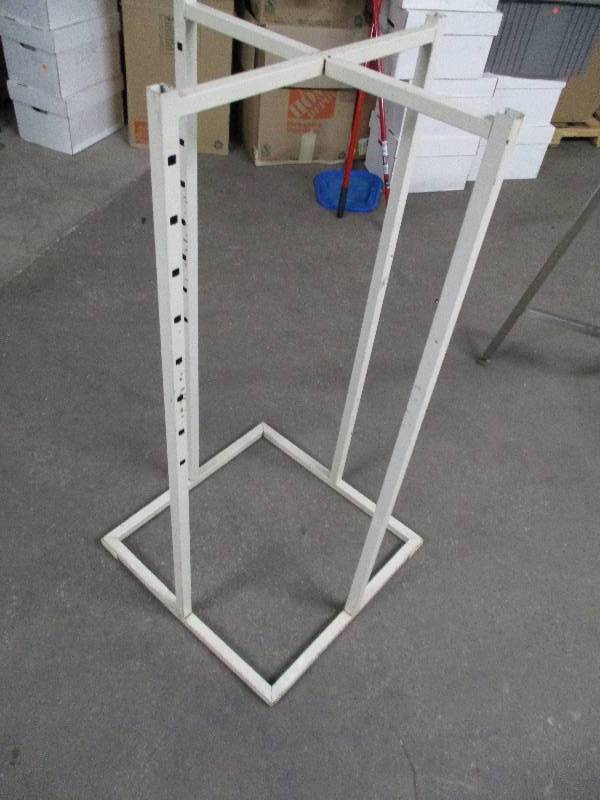 lot 539 image: Clothing Rack