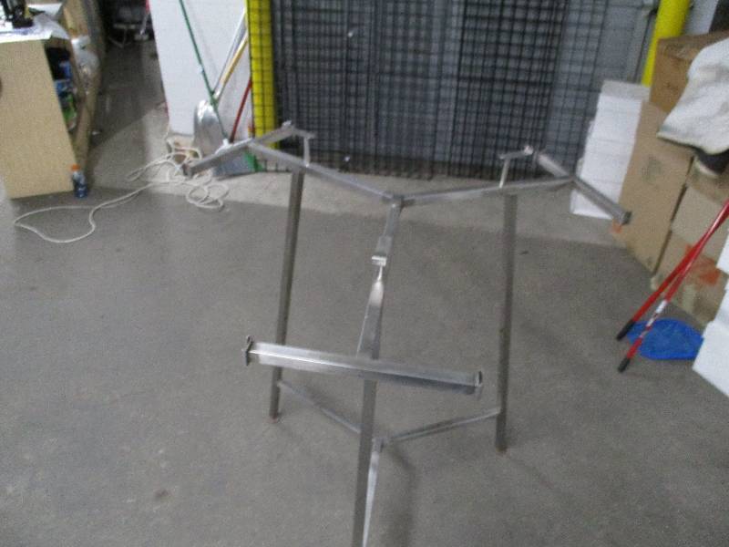 lot 540 image: Clothing Rack