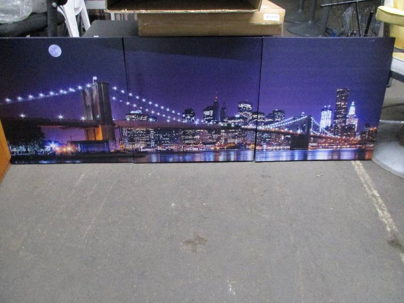 lot 549 image: Skyline 3pc Wall Dcor