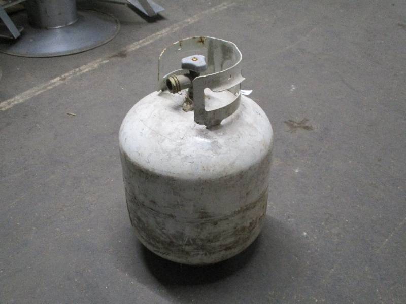 lot 557 image: Propane Tank