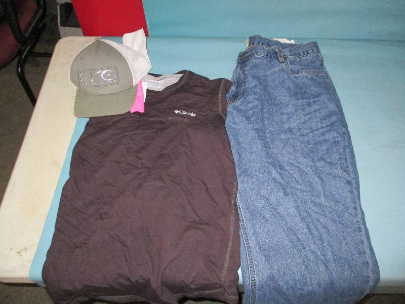 lot 614 image: Lot of Clothes
