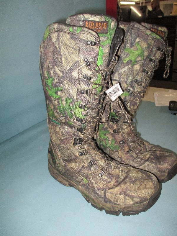 lot 615 image: Camo Boots