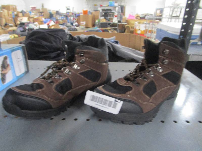 lot 627 image: Size 10 Boots