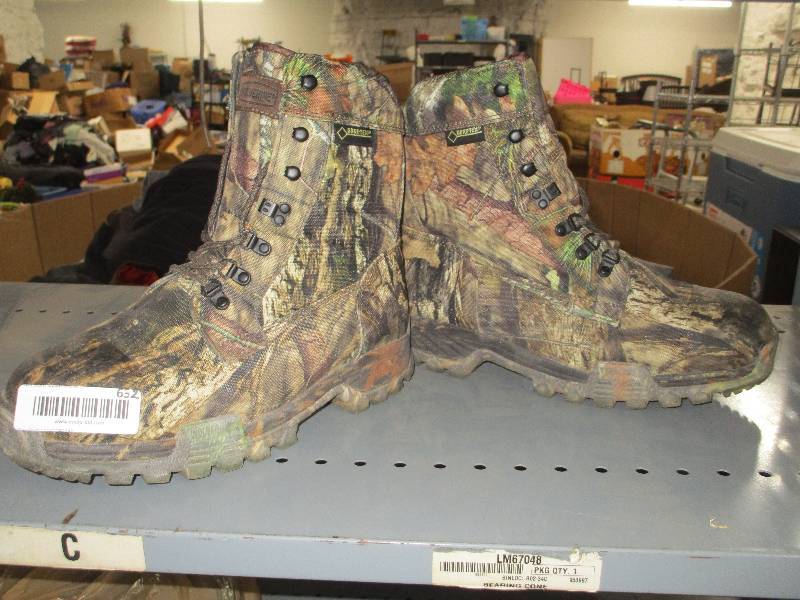 lot 632 image: Size 10.5 Thinsulate Boots