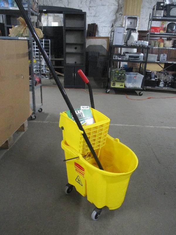 lot 636 image: New Mop Bucket