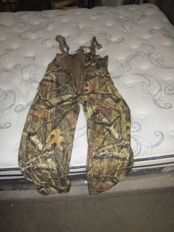 lot 640 image: Red Head XL Camo Overalls