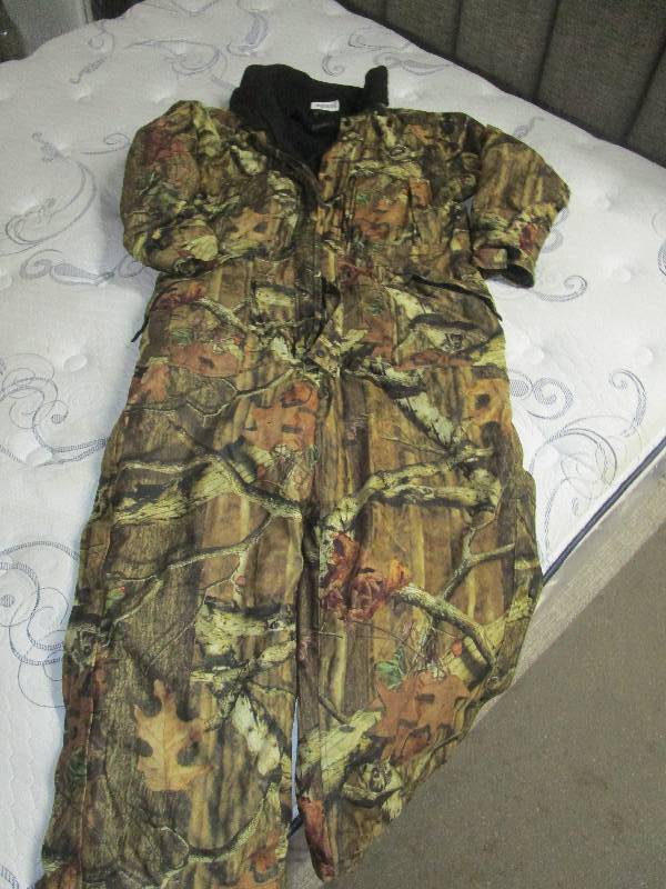 lot 641 image: Red Head XL Camo Overalls