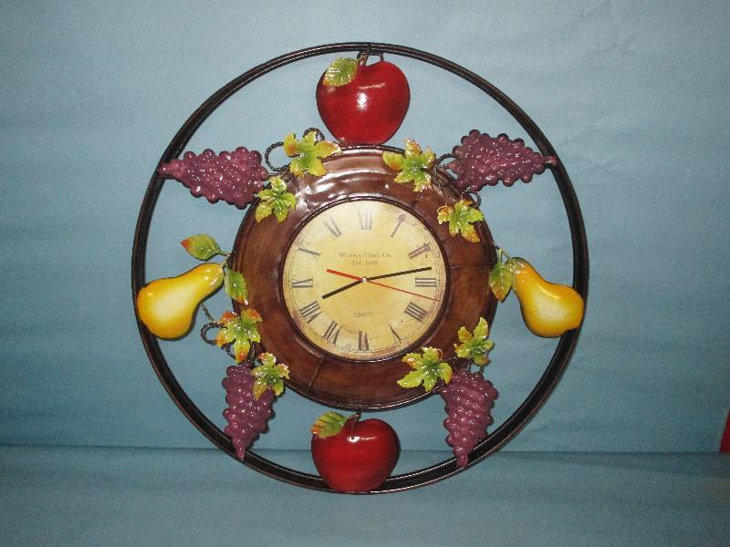 lot 567 image: Clock Wall Dcor