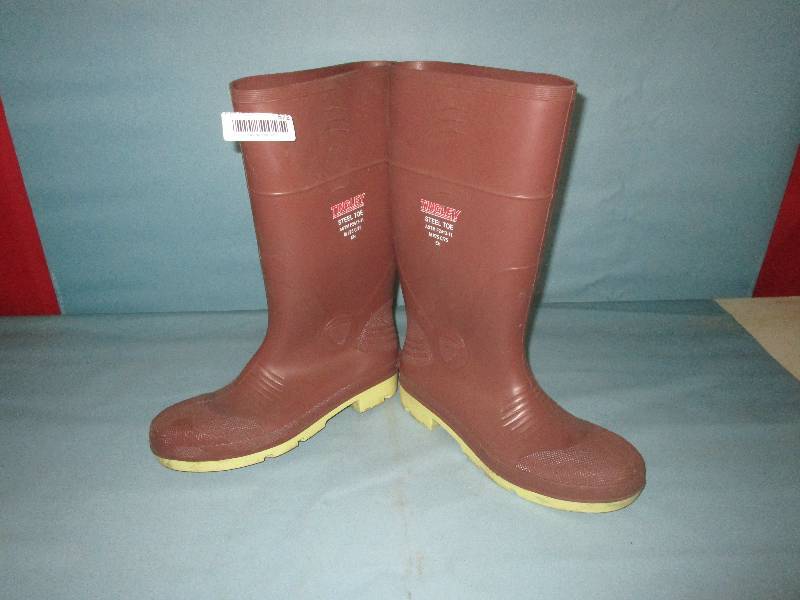 lot 572 image: Size 11 Rubber Boots